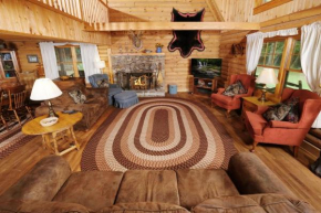 Creekside Spacious 4BR Sleeps 12 Hot Tub FREE Attraction Tickets